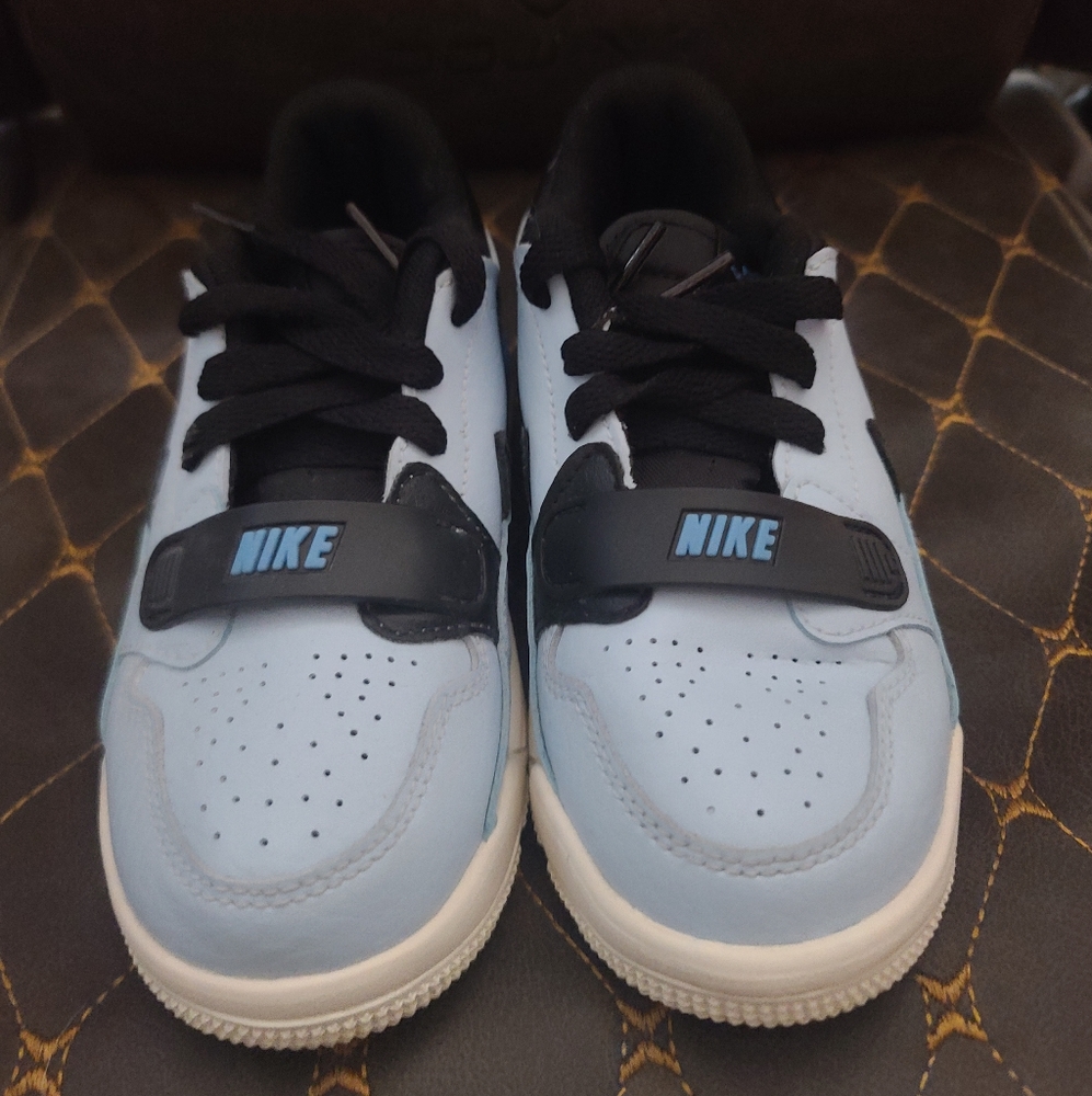 Gently Used Nike Legacy 312 Low Psychic Blue Size 11C [CD9055-400]